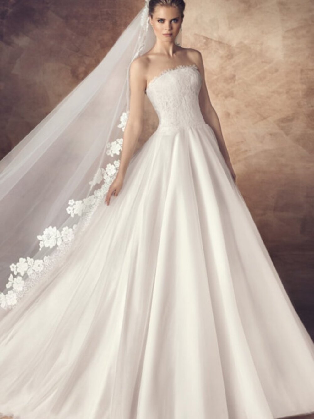 Avenue Diagonal by Pronovias Wedding Dress Uvea